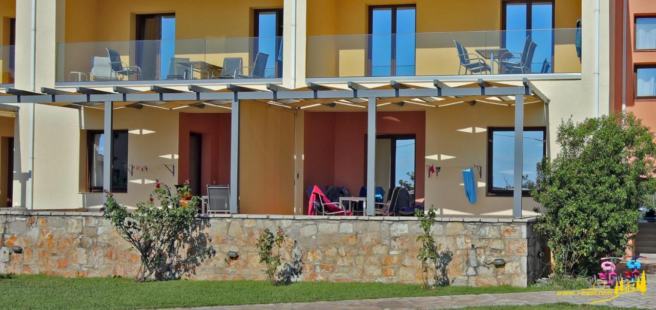 Aparthotel Oasis By The Sea Chiliadou  Exteriér fotografie