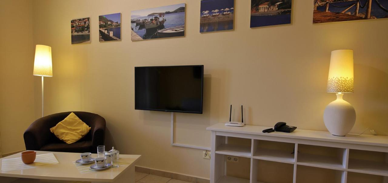 Aparthotel Oasis By The Sea Chiliadou  Exteriér fotografie