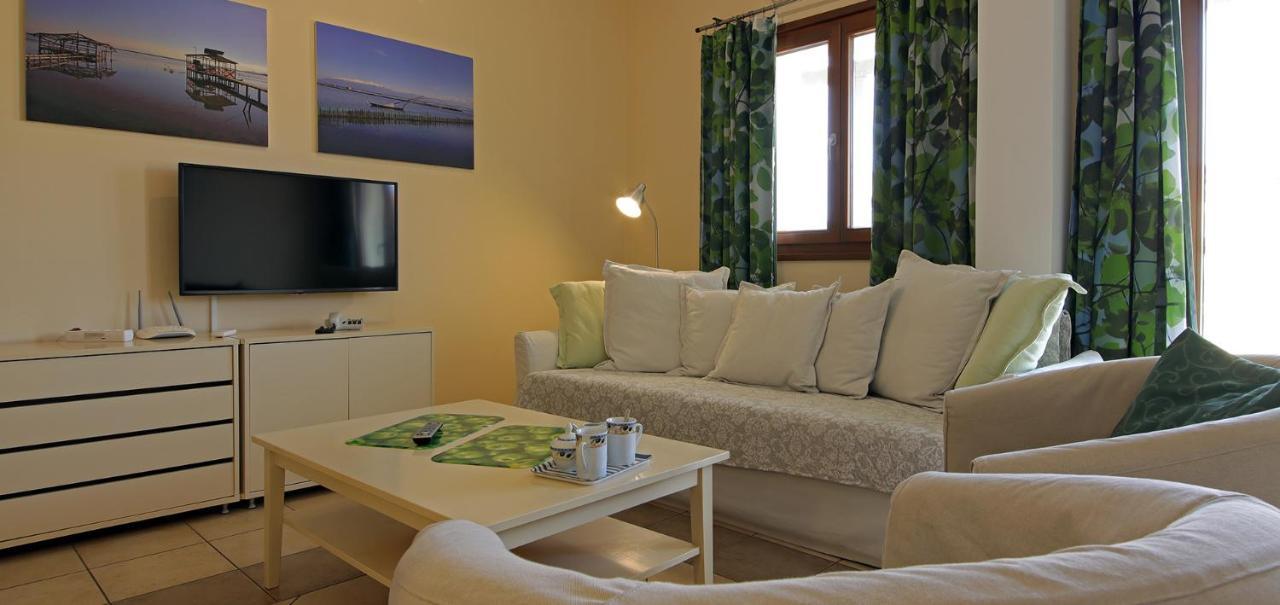 Aparthotel Oasis By The Sea Chiliadou  Exteriér fotografie